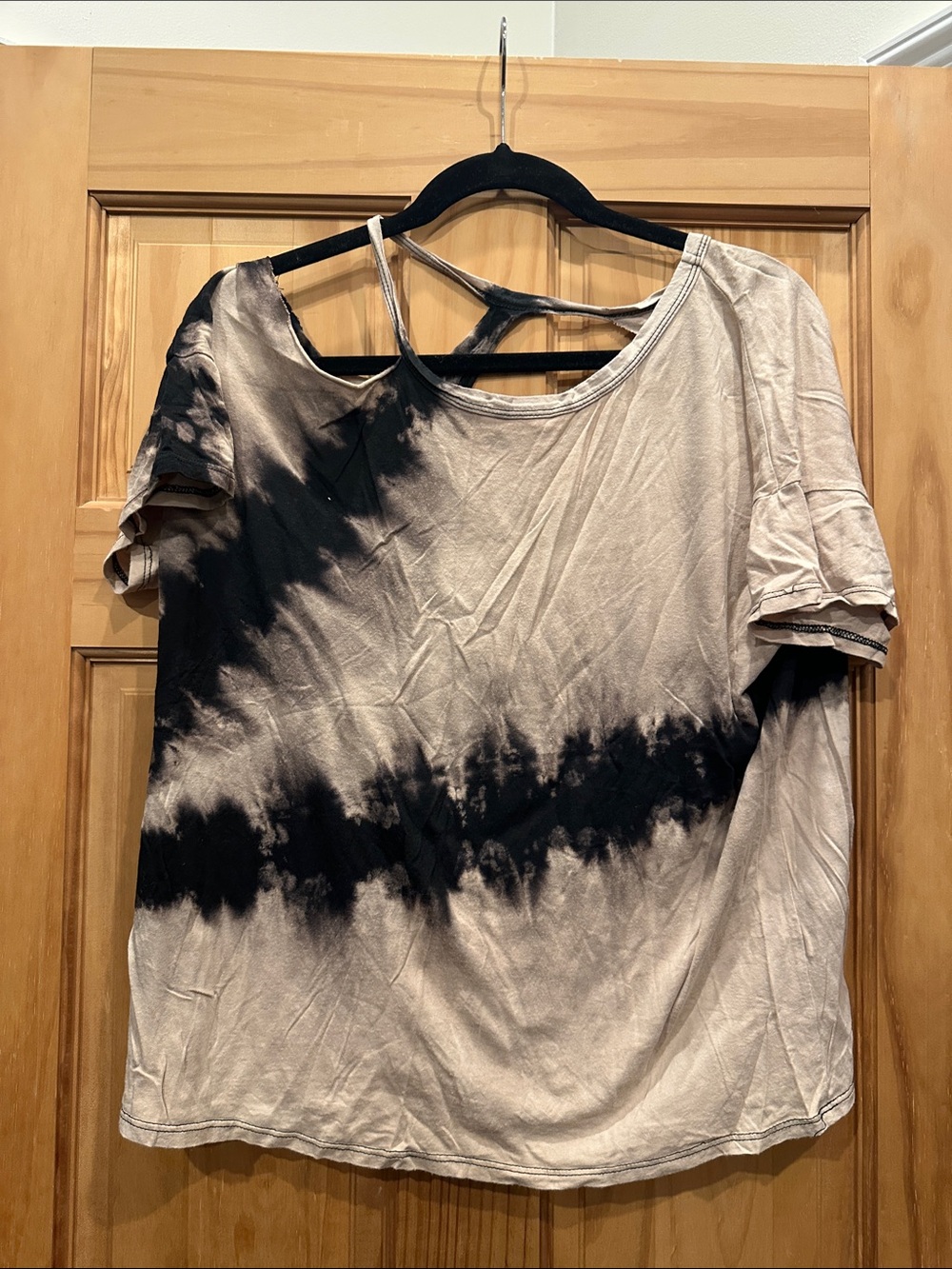 Windsor Tie-Dye Crossback Short Sleeve Top in Black and Cream